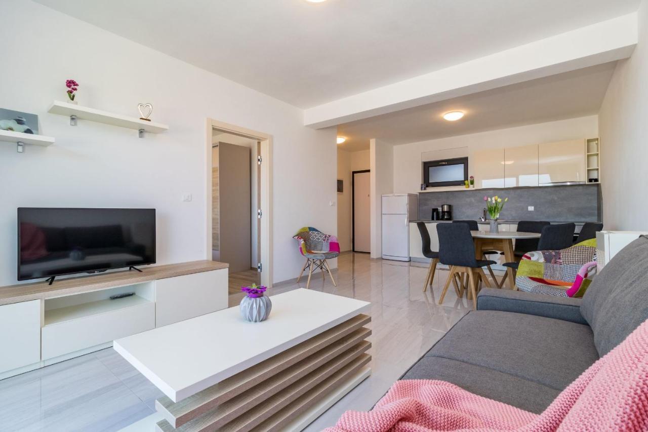 Garden Apartment Medulin Exterior photo